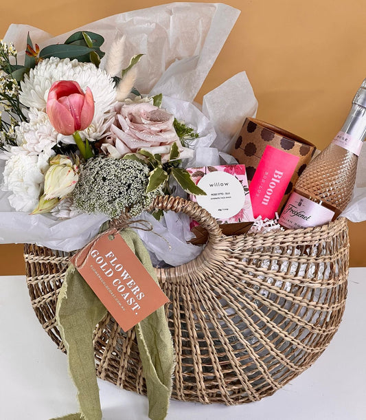 B E S T I E  B A S K E T 

Spoil that special person with our Bestie Basket 💕

Flowers Gold Coast made with love by Flowers Gold Coast www.flowersgoldcoast.com.au the Gold Coast's best Florist- Same Day Flower Delivery