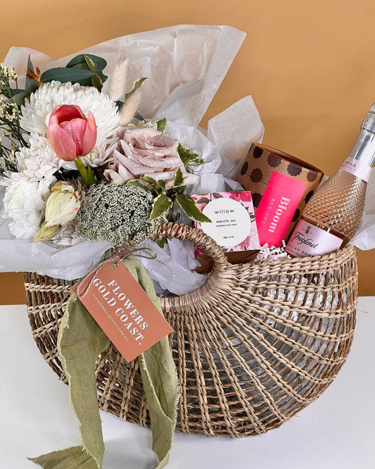 B E S T I E  B A S K E T 

Spoil the bestie in your life 🤍

Our Bestie Basket is the perfect gift made with love by Flowers Gold Coast www.flowersgoldcoast.com.au the Gold Coast's best Florist- Same Day Flower Delivery