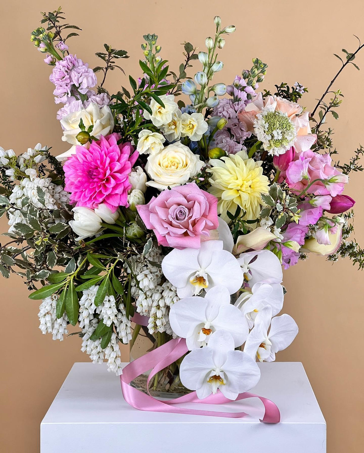 B U B B L E  G U M 

We want all of the pastels 🌸

Our Bubble Gum arrangement is playful and swee made with love by Flowers Gold Coast www.flowersgoldcoast.com.au the Gold Coast's best Florist- Same Day Flower Delivery