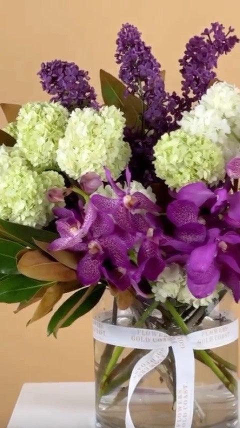 D E S I G N 

We got to create this luxurious arrangement today 🤍 

We love Snowball and Lilac se made with love by Flowers Gold Coast www.flowersgoldcoast.com.au the Gold Coast's best Florist- Same Day Flower Delivery