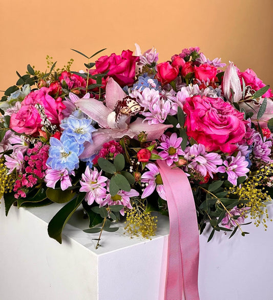 E L E G A N T  W R E A T H 

Our Floral Wreath is filled with elegance and beauty 🌸

Perfect to c made with love by Flowers Gold Coast www.flowersgoldcoast.com.au the Gold Coast's best Florist- Same Day Flower Delivery
