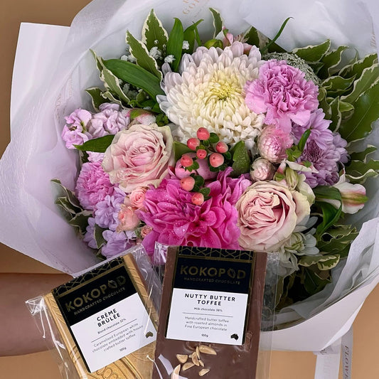 O P E N  T O D A Y 

We are open today for the Queen’s Birthday Public Holiday 🌷

In studio fro made with love by Flowers Gold Coast www.flowersgoldcoast.com.au the Gold Coast's best Florist- Same Day Flower Delivery