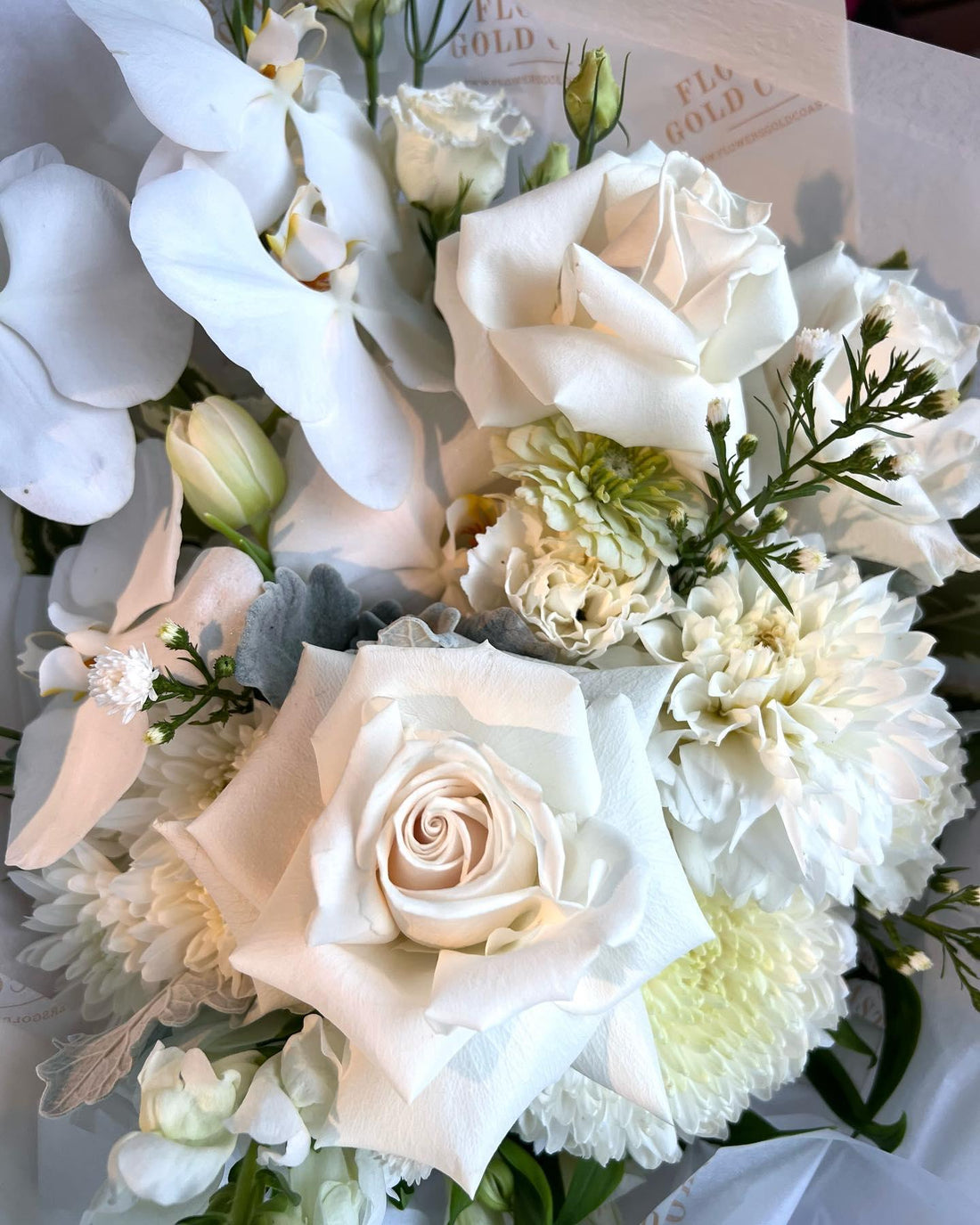 P O R C E L A I N E  W H I T E 

White and creams for this classic design 🤍

Why not add a luxuri made with love by Flowers Gold Coast www.flowersgoldcoast.com.au the Gold Coast's best Florist