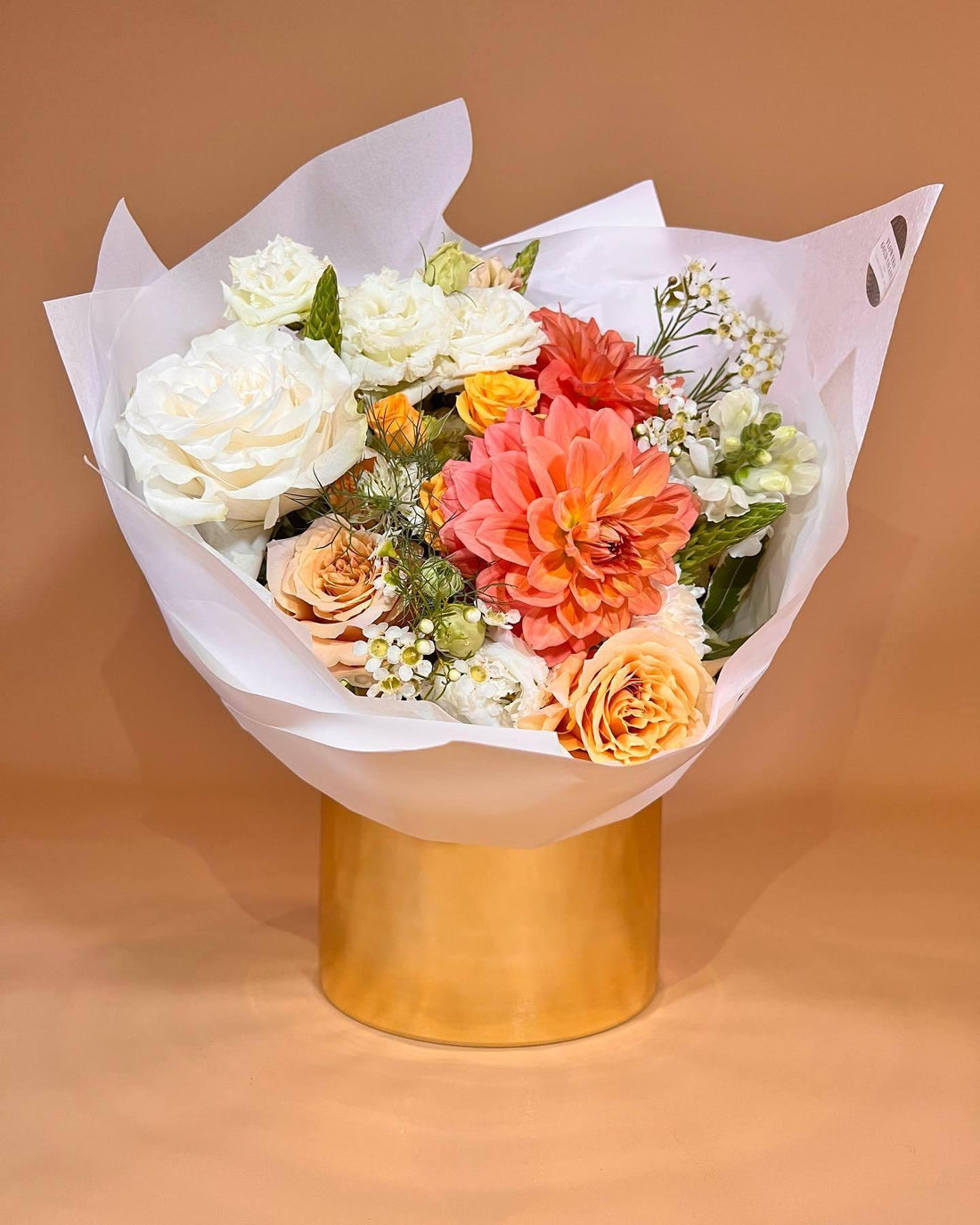Peachy 🍑🤍 - A warm combination of mandarine, sherbet, whites and peachy tones. <br />
<br />
T - Flowers Gold Coast
