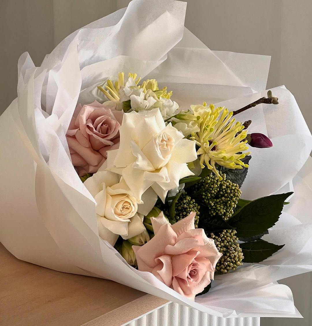 Refled White Roses Reflexed Roses - What are Reflexed Roses and why are they added to Flo ...