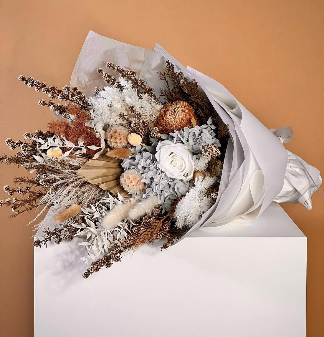 V A N I L L A  I C E <br />
<br />
A stunning Dried Flowers arrangement with vanilla, latte and powd - Flowers Gold Coast