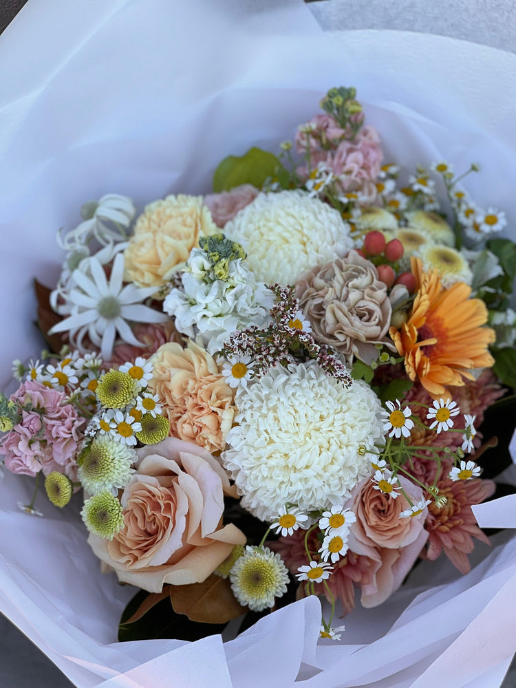 Broadbeach Florist QLD 4218 Same Day Broadbeach Flower Delivery Gold