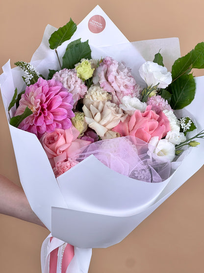 Soft Romance-Flower-Delivery-Gold-Coast-Florist-Flowers Gold Coast-Petite-https://www.flowersgoldcoast.com.au-best-florist