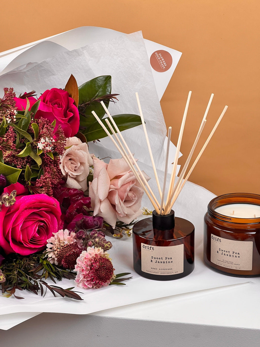 Parfum De Luxe Bundle Hamper Fresh Flower Gift Hamper Arrangement parfum-de-luxe-bundle-hamper-fresh-flower-gift-hamper-arrangement